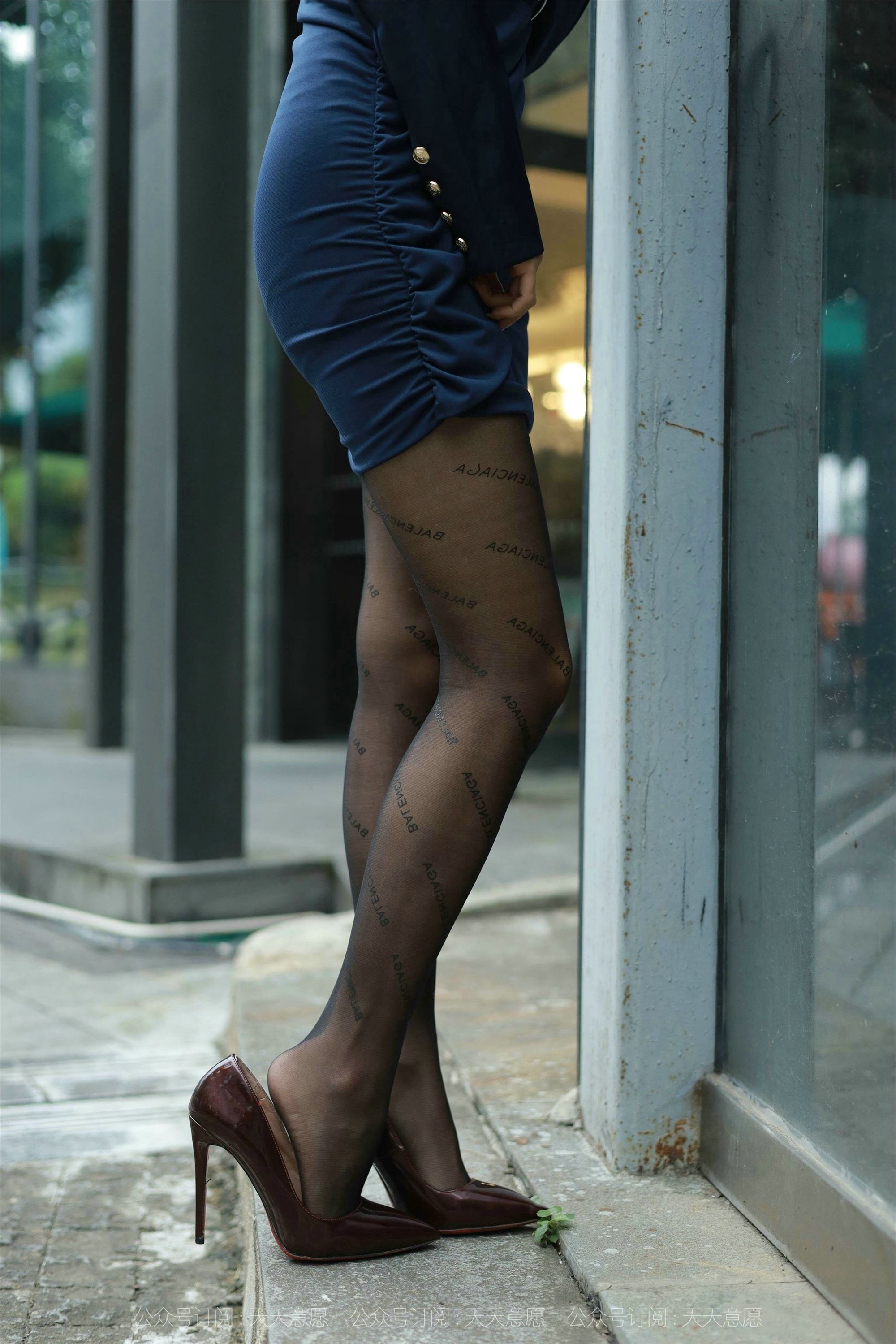 IESS异思趣向  2021.10.16 丝享家949：婉苹《OL姓感包臀裙》